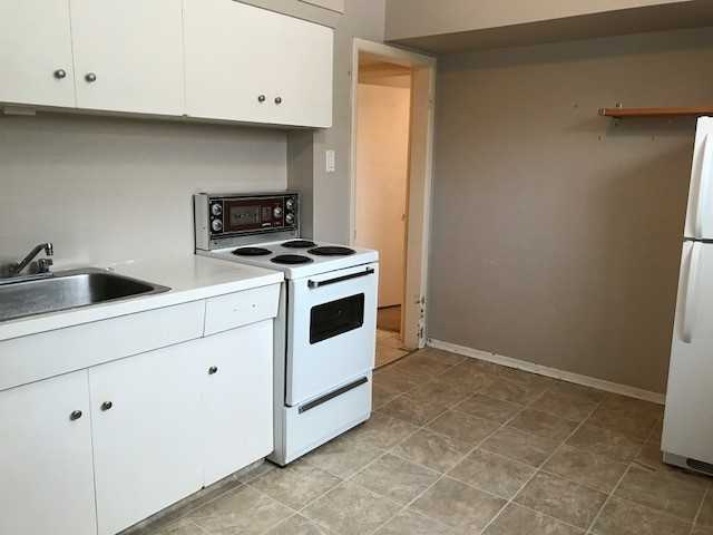 9640 74 Avenue - Photo 3 of 16