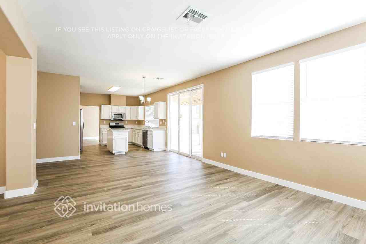 1581 Avenida Fiesta - Photo 7 of 18