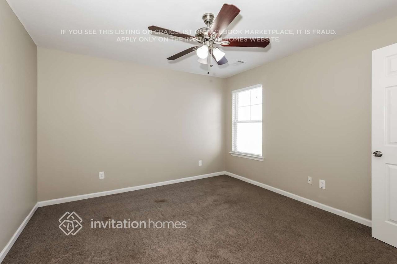 4317 Ben Hill Rd - Photo 6 of 9
