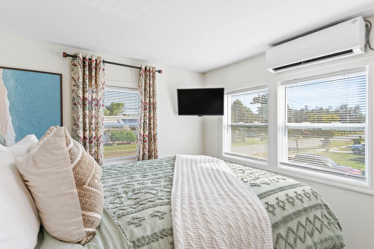 615 Bay Avenue #B - Photo 3 of 32