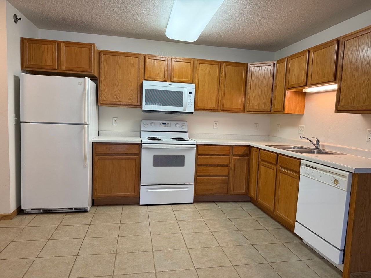 Pointe West I - Photo 5 of 34