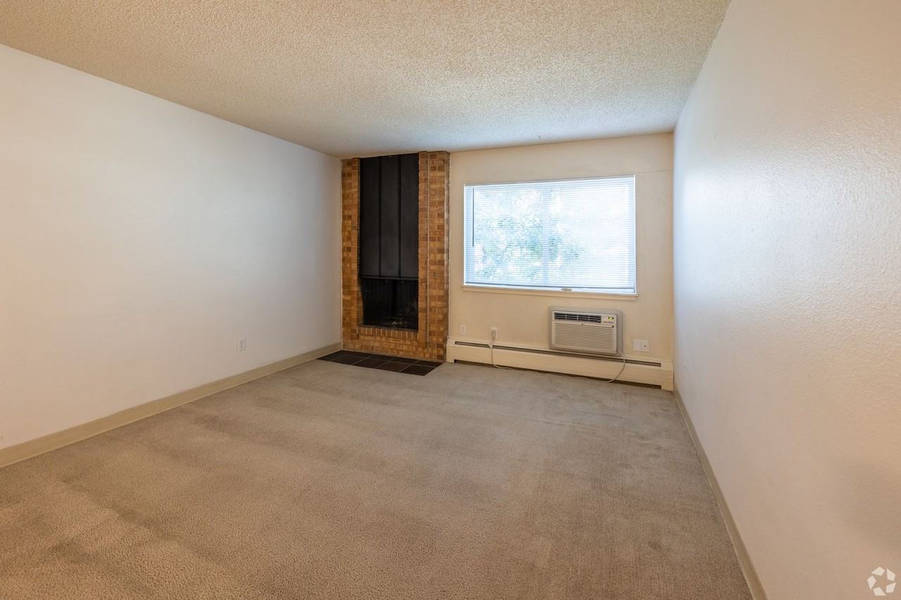 1301 30th St. - Photo 4 of 23