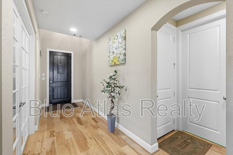 4983 Stornoway Dr - Photo 3 of 50