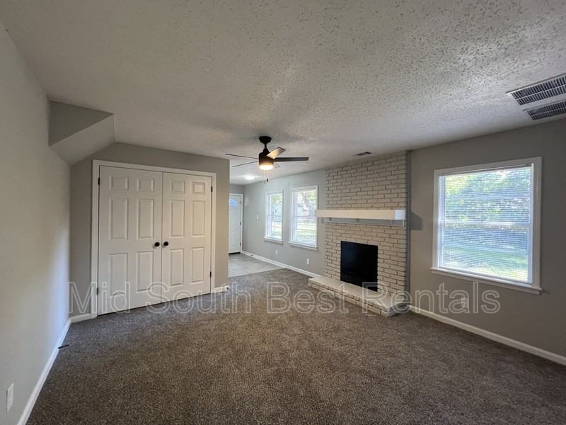 2057 Grovehaven Dr - Photo 2 of 12