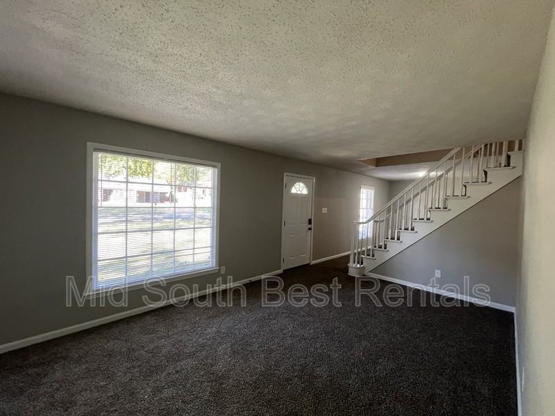 2057 Grovehaven Dr - Photo 3 of 12