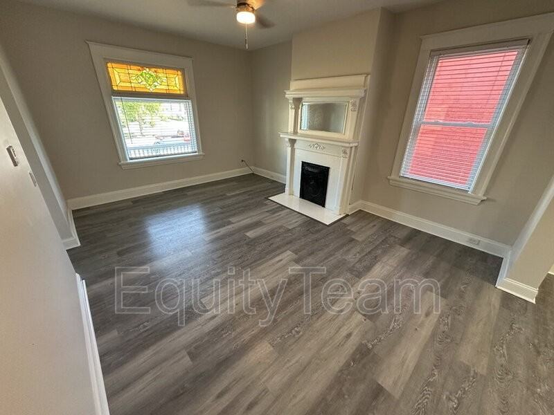 2341 Kenilworth Ave #1 - Photo 3 of 11