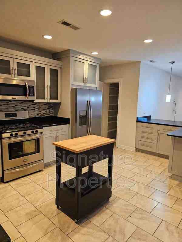 2312 W Cary St #B - Photo 4 of 11