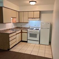210 N Summit St - Photo 1 of 1