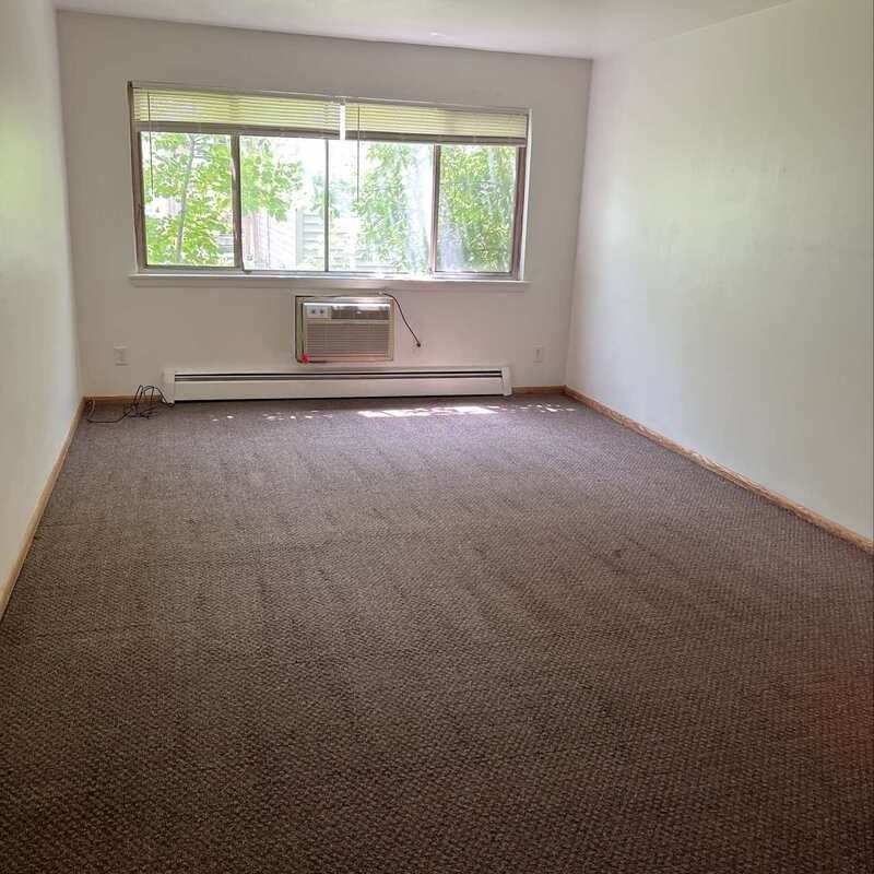 210 N Summit St - Photo 3 of 6