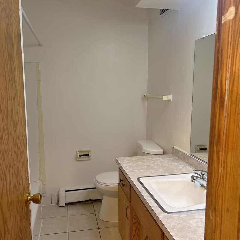 210 N Summit St - Photo 6 of 6