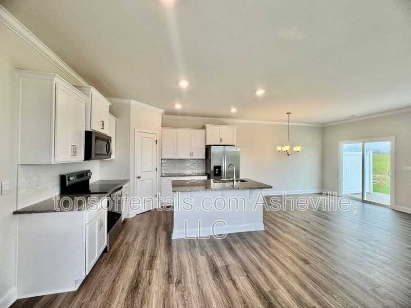 545 Wheatfield Rd - Photo 5 of 25