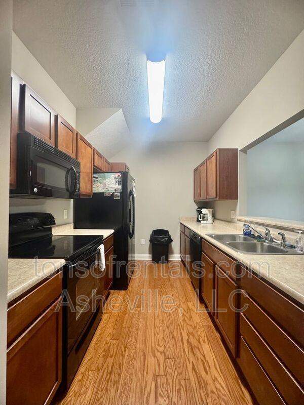 93 Foxden Dr #103 - Photo 4 of 15