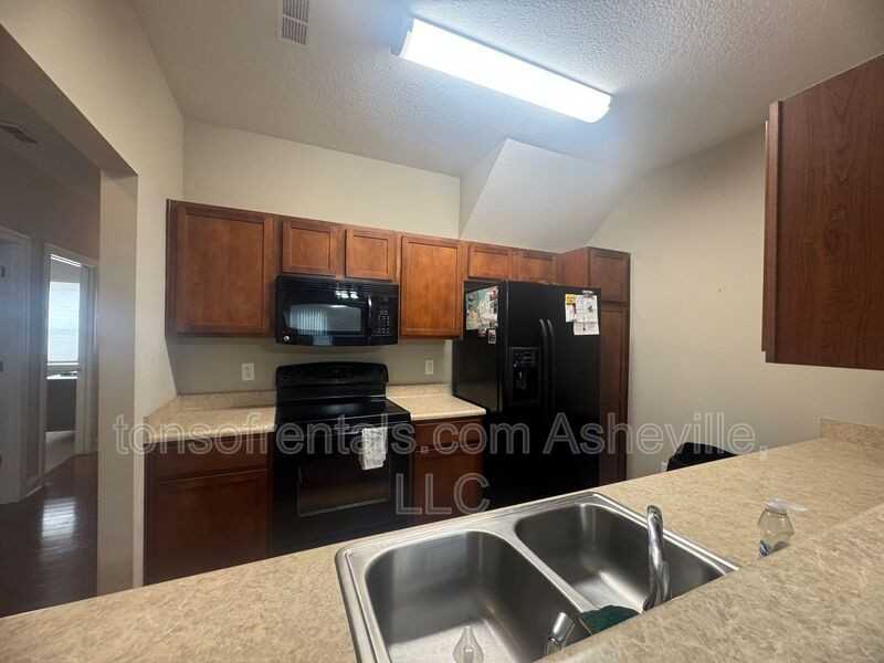 93 Foxden Dr #103 - Photo 5 of 15