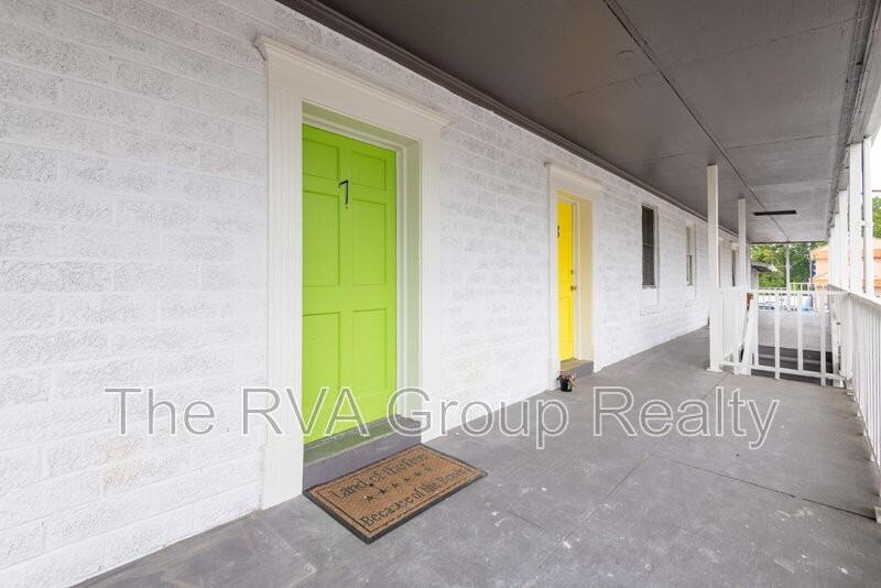 3807 Woodlawn St #1 - Photo 5 of 27