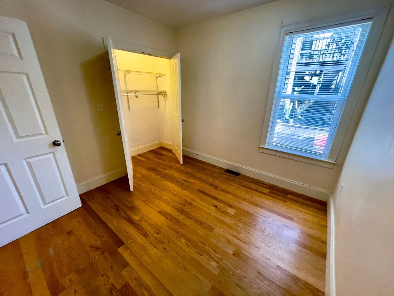 37 Pratt St - Photo 4 of 13