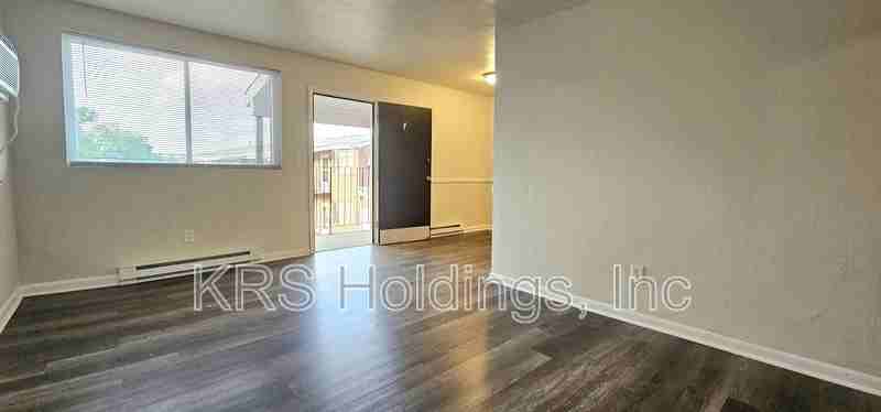 5537 Iowa Ave - Photo 4 of 9