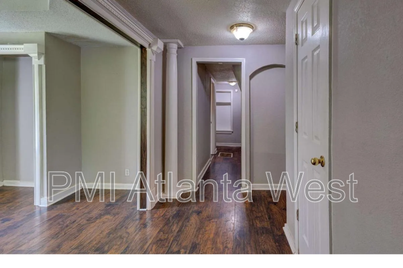 246 Stafford St Nw - Photo 4 of 11