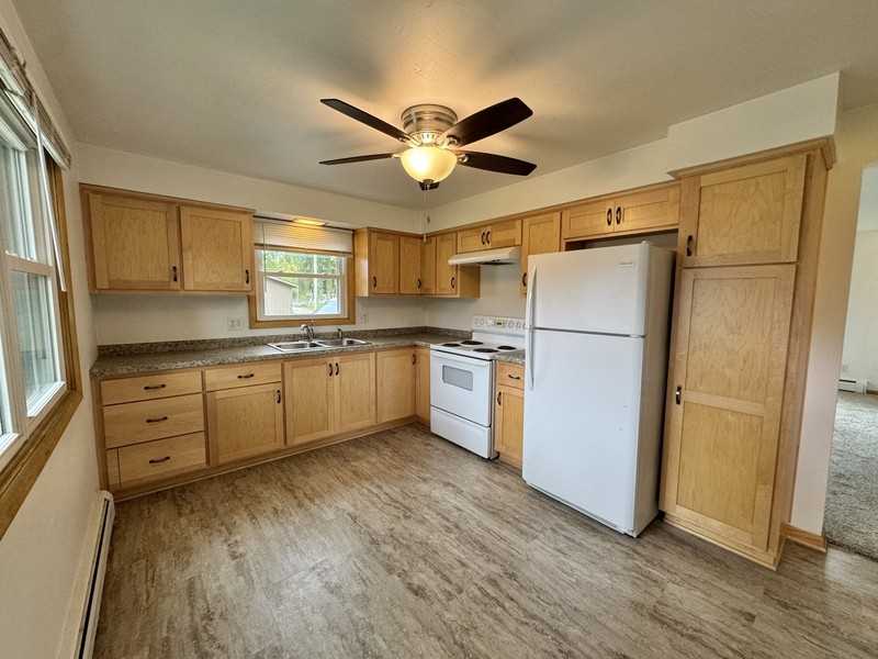 1540 Charles St - Photo 2 of 11