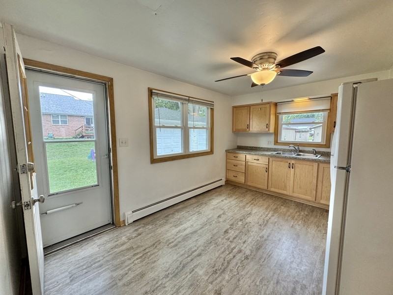 1540 Charles St - Photo 3 of 11