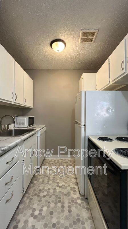 1119 E Street #03 - Photo 3 of 11