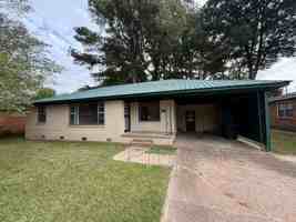 featured image of 1104 S Gee St