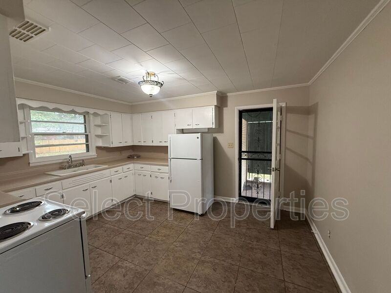 1104 S Gee St - Photo 6 of 13