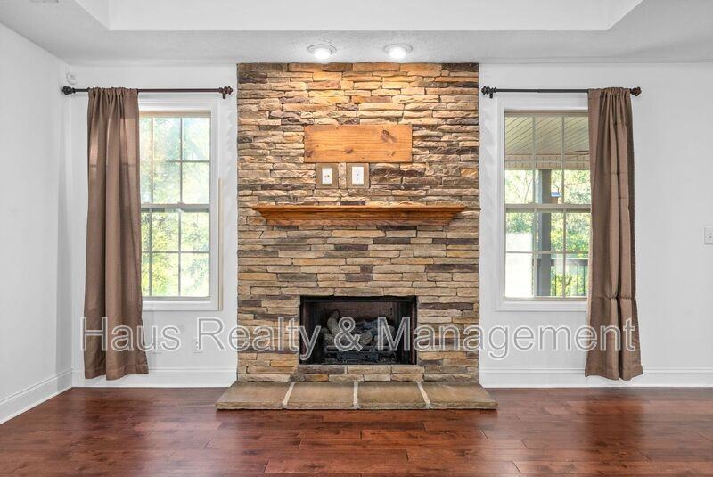 961 Bonellis Ln - Photo 7 of 35