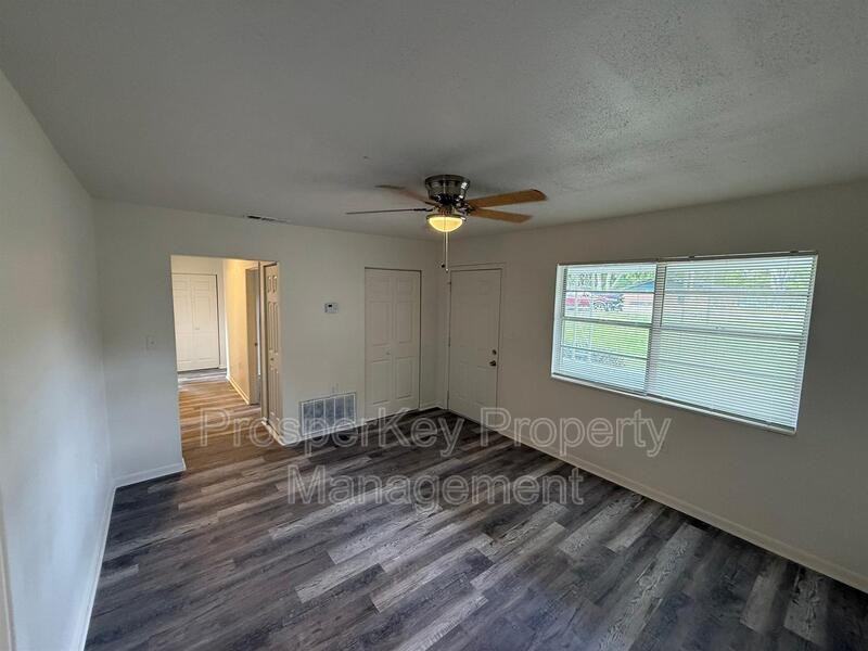 4009 Ester Drive Southwest - Photo 4 of 18