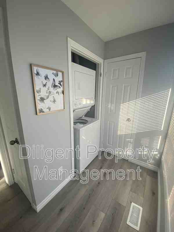 260 Lansdowne St W #6 - Photo 7 of 10