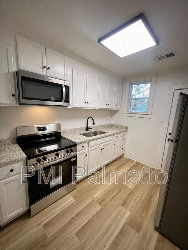 2205 Harper St #B - Photo 5 of 10