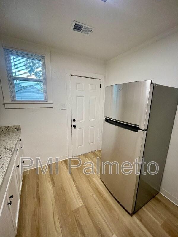 2205 Harper St #B - Photo 6 of 10