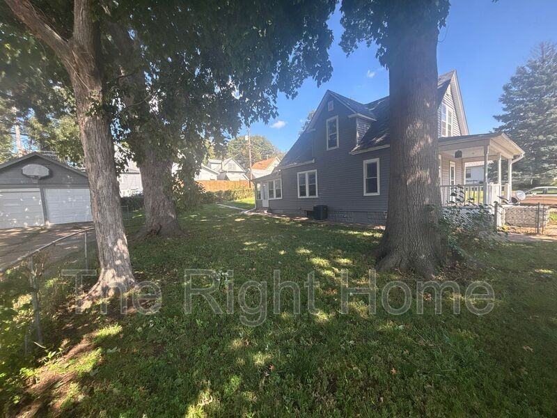 3416 V St - Photo 2 of 12
