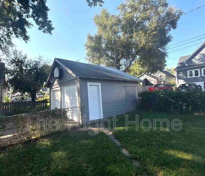 3416 V St - Photo 3 of 12
