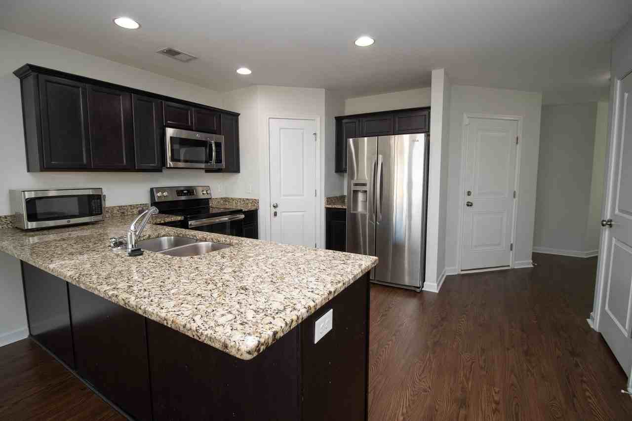 22 Routhland Ct - Photo 7 of 29