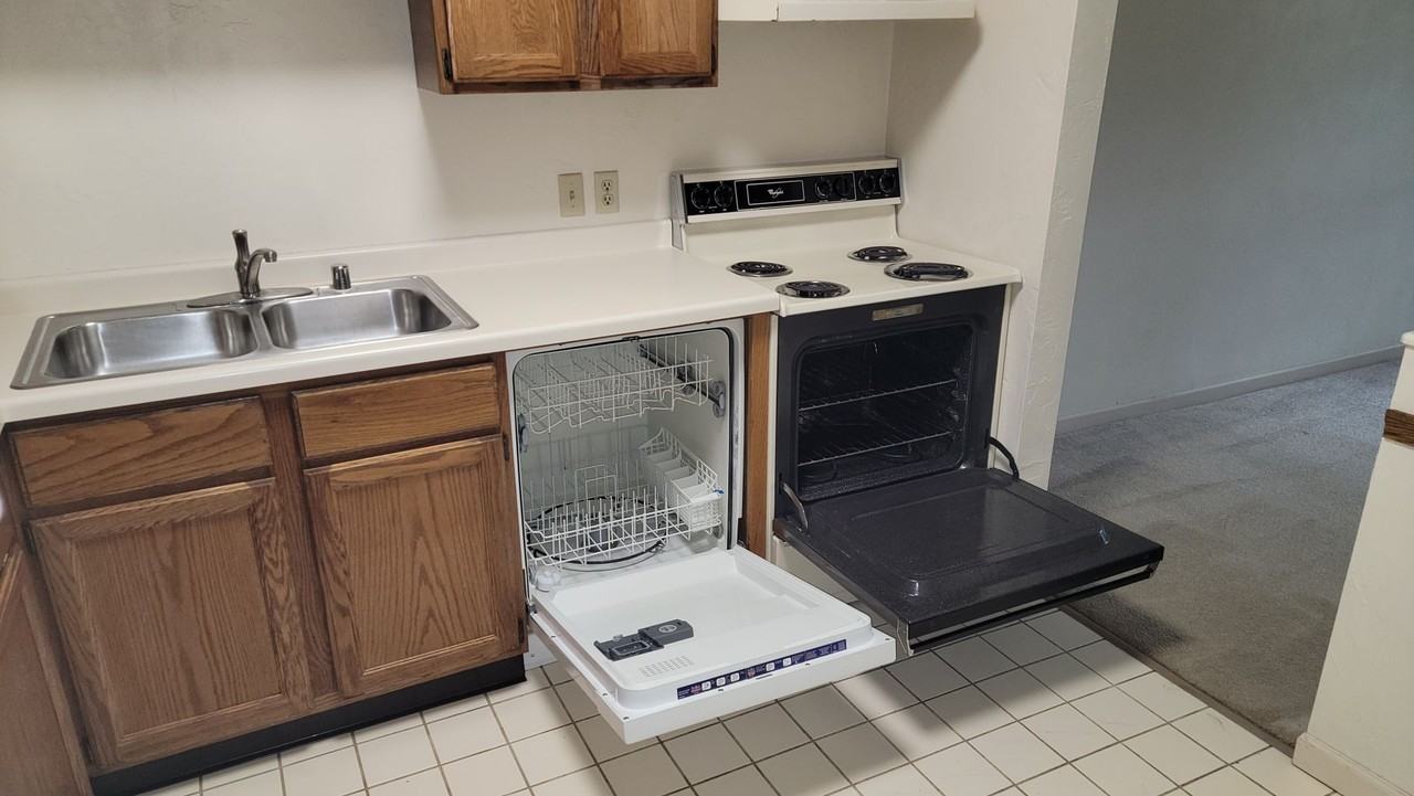 290 S Kools St - Photo 3 of 8