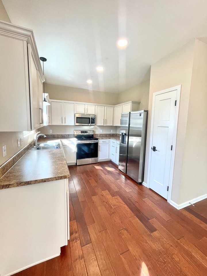 16510 Loop Street - Photo 4 of 20