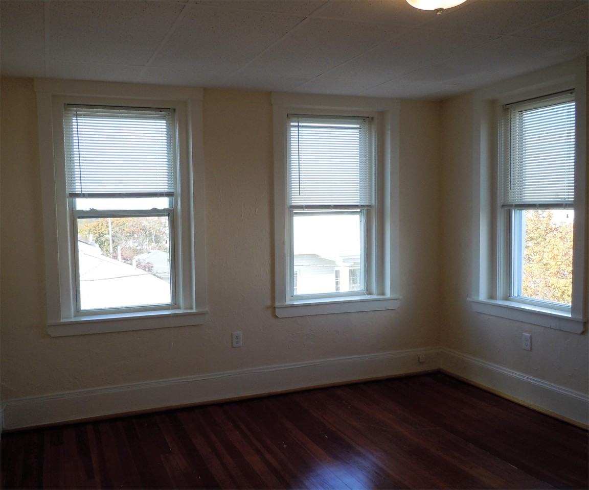 31 Elmwood St - Photo 2 of 4