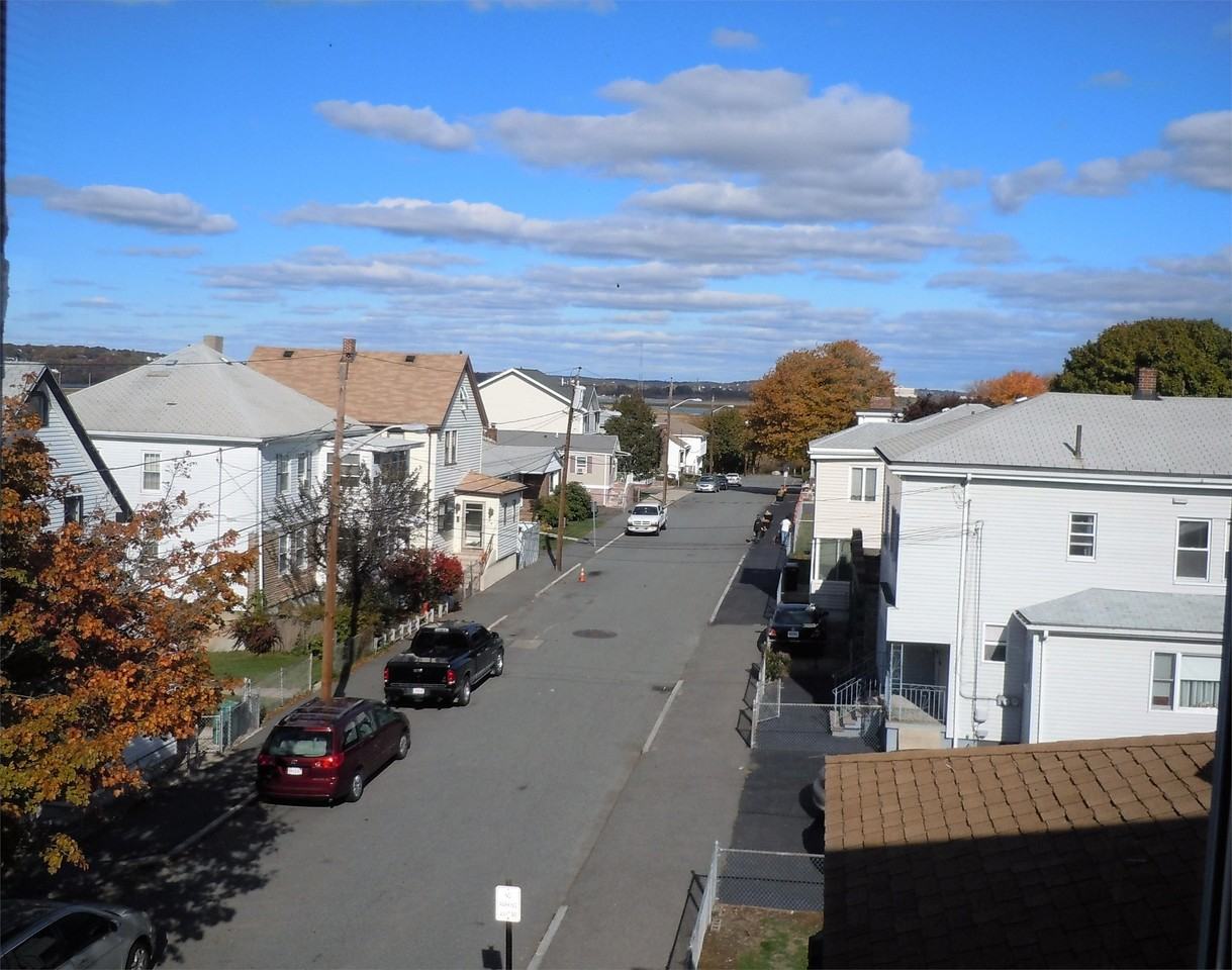 31 Elmwood St - Photo 4 of 4