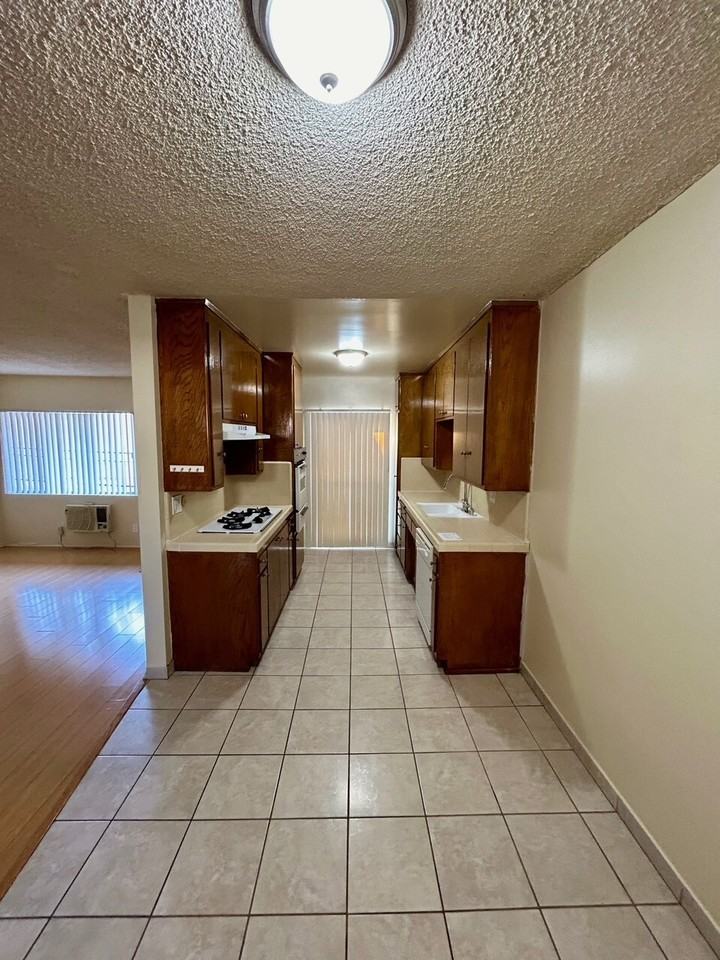 119 W. RANDOLPH STREET (628) - Photo 4 of 8