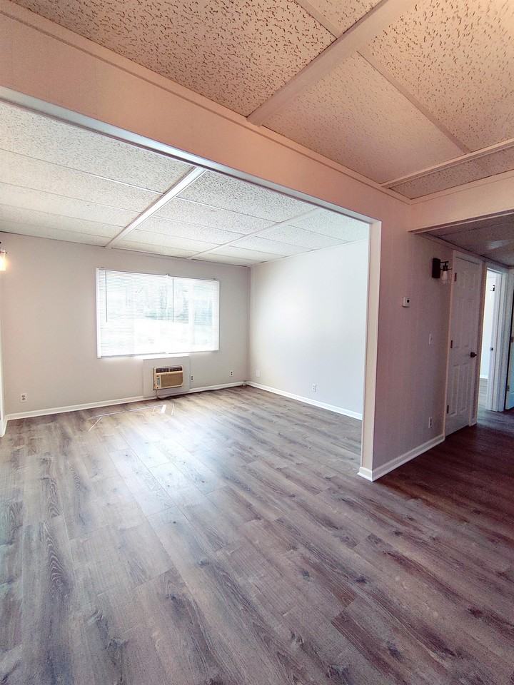 036 / 830 W Church St, Sheridan - Photo 4 of 9