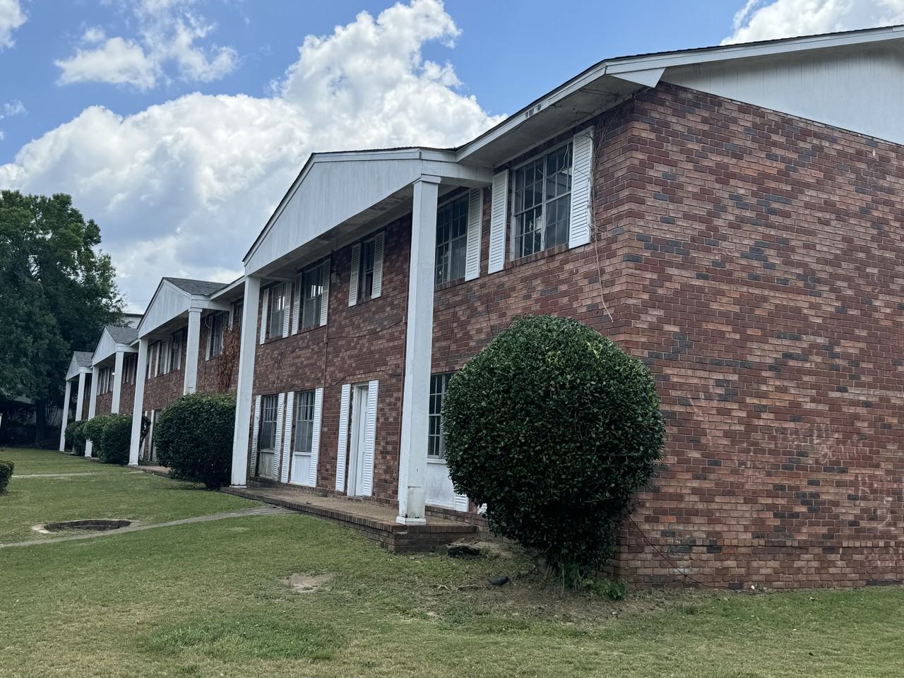 2220 Ticknor Drive - Photo 4 of 17