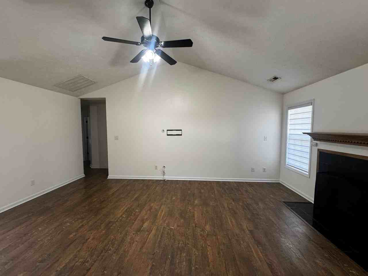 143 Haywood Dr - Photo 3 of 23
