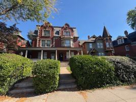 featured image of 729 S George St