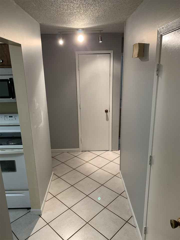 425 West Lawrence Avenue - Photo 7 of 19