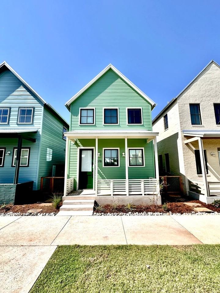 1078 Hangar Dr - Photo 2 of 49