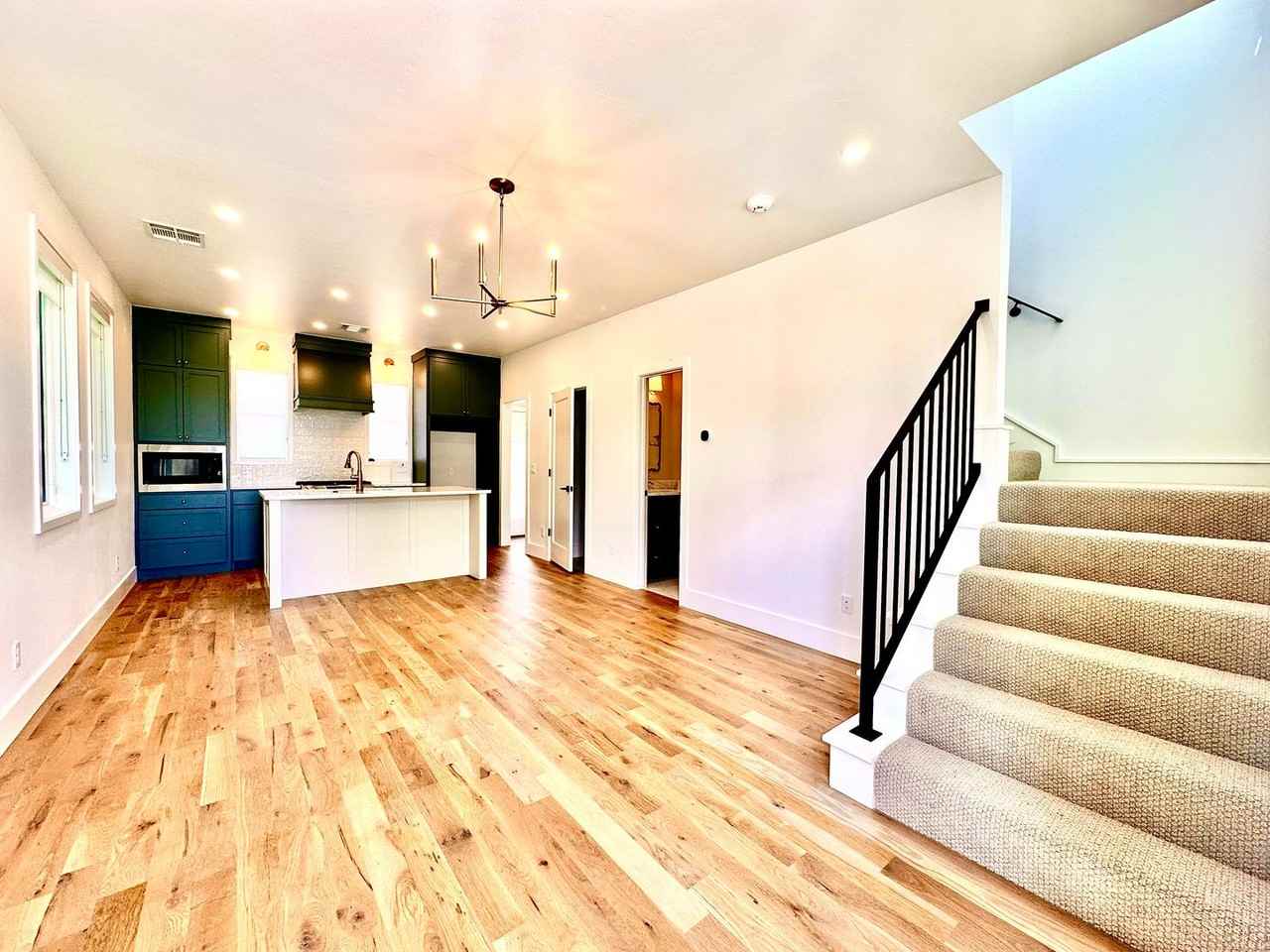 1078 Hangar Dr - Photo 3 of 49