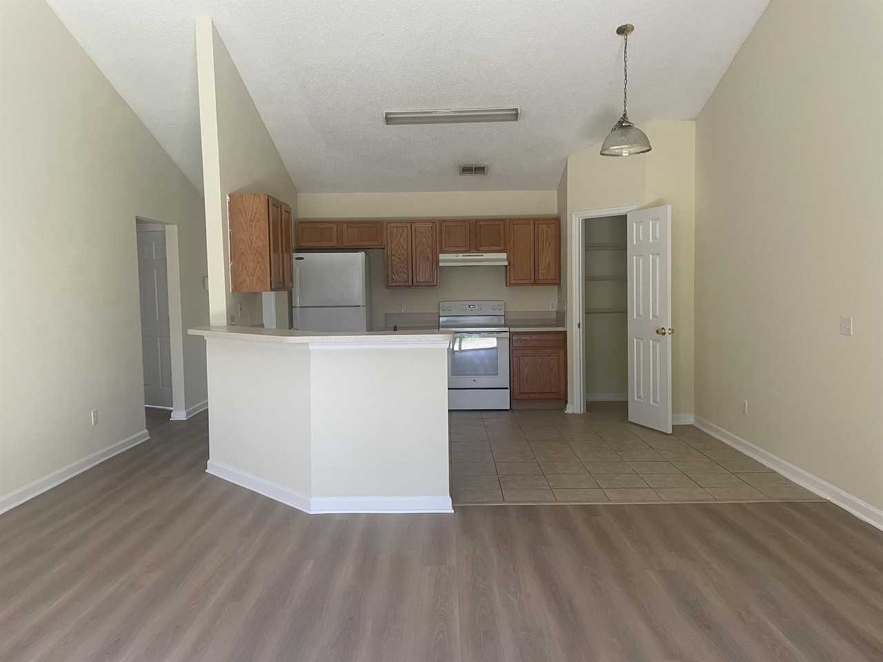 18 Regis Lane - Photo 2 of 6