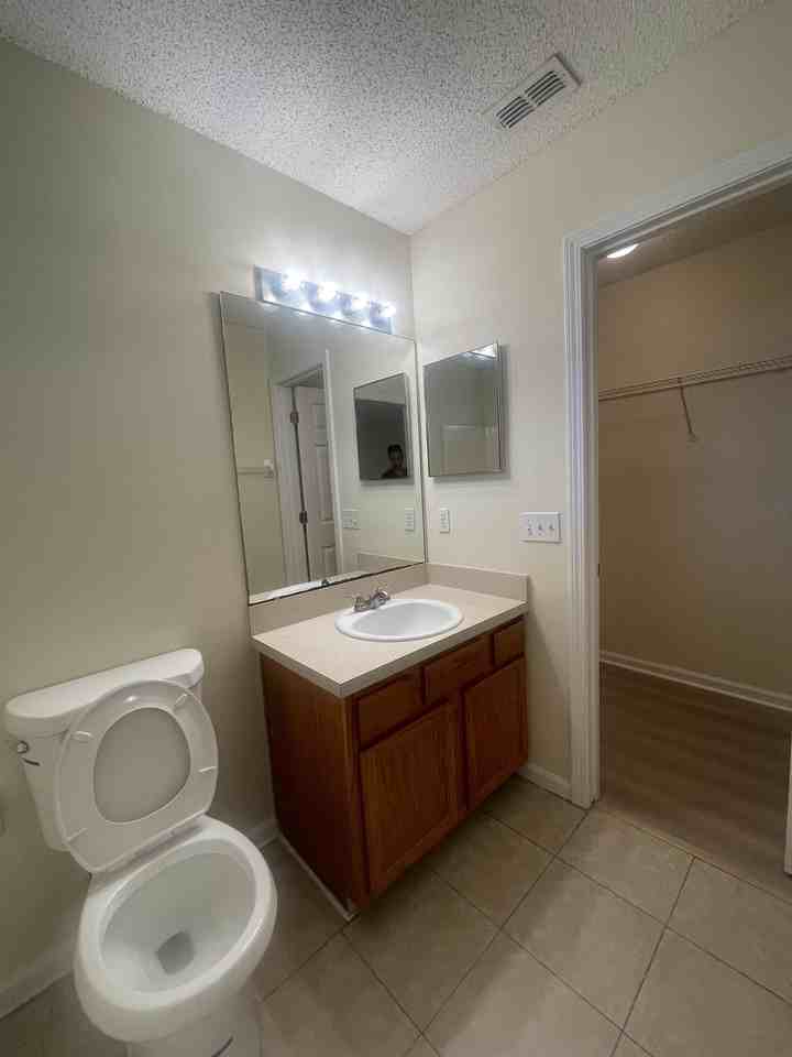 18 Regis Lane - Photo 4 of 6