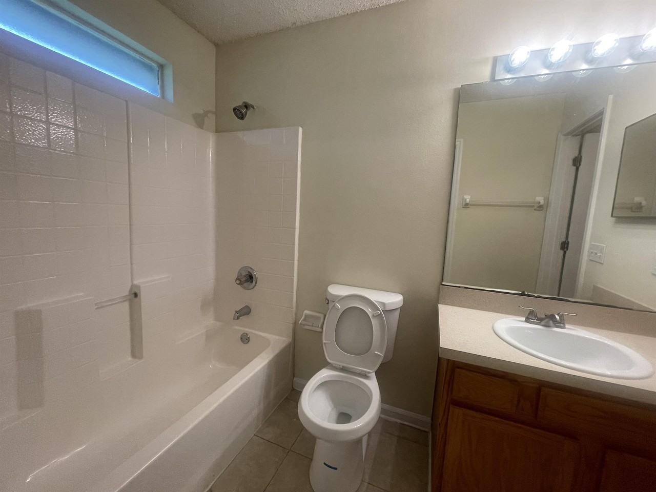 18 Regis Lane - Photo 5 of 6