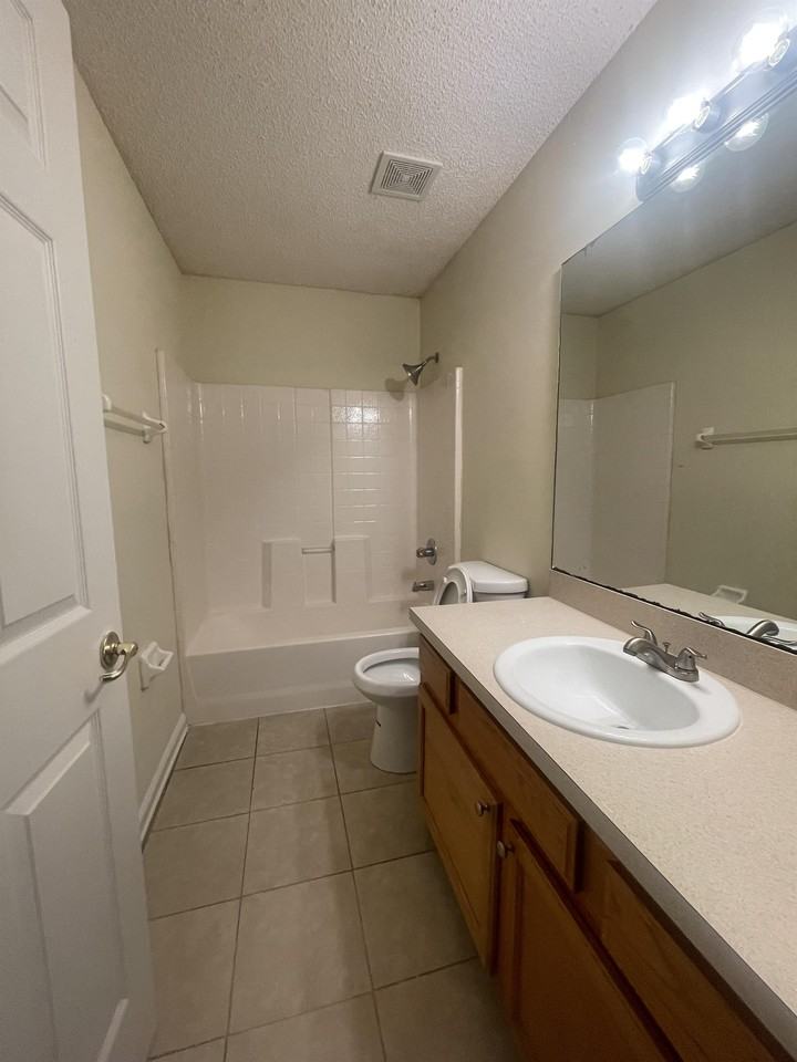 18 Regis Lane - Photo 6 of 6